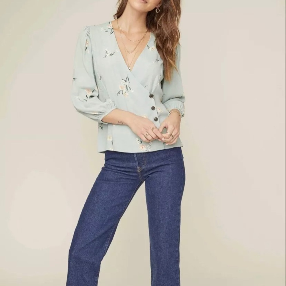 ASTR The Label Button Wrap Front Floral Top NWT